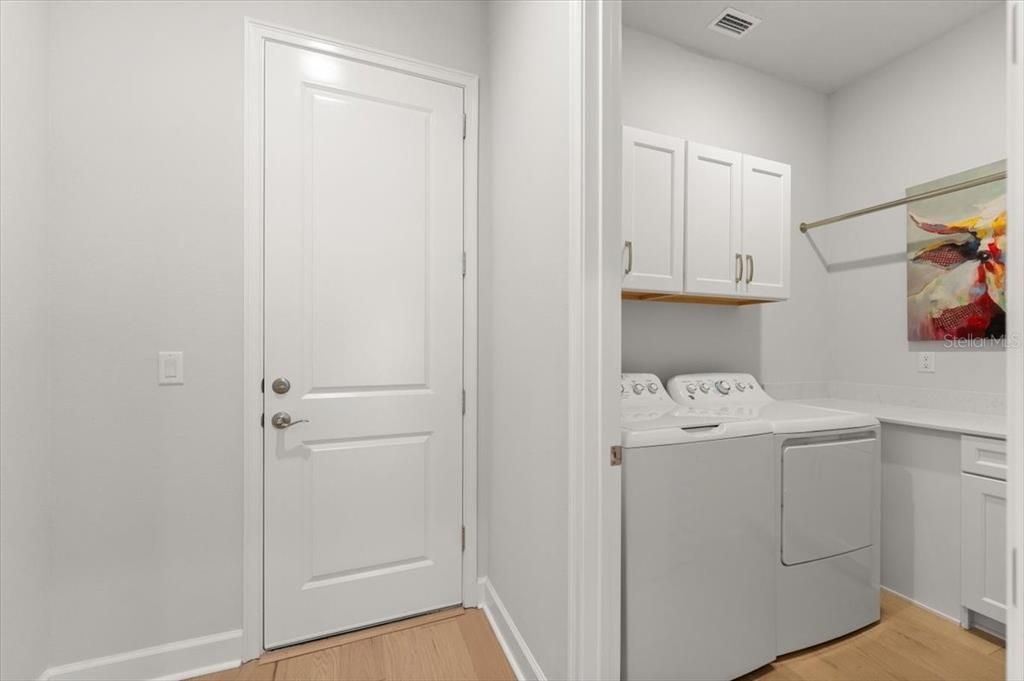 For Sale: $887,500 (4 beds, 3 baths, 2568 Square Feet)