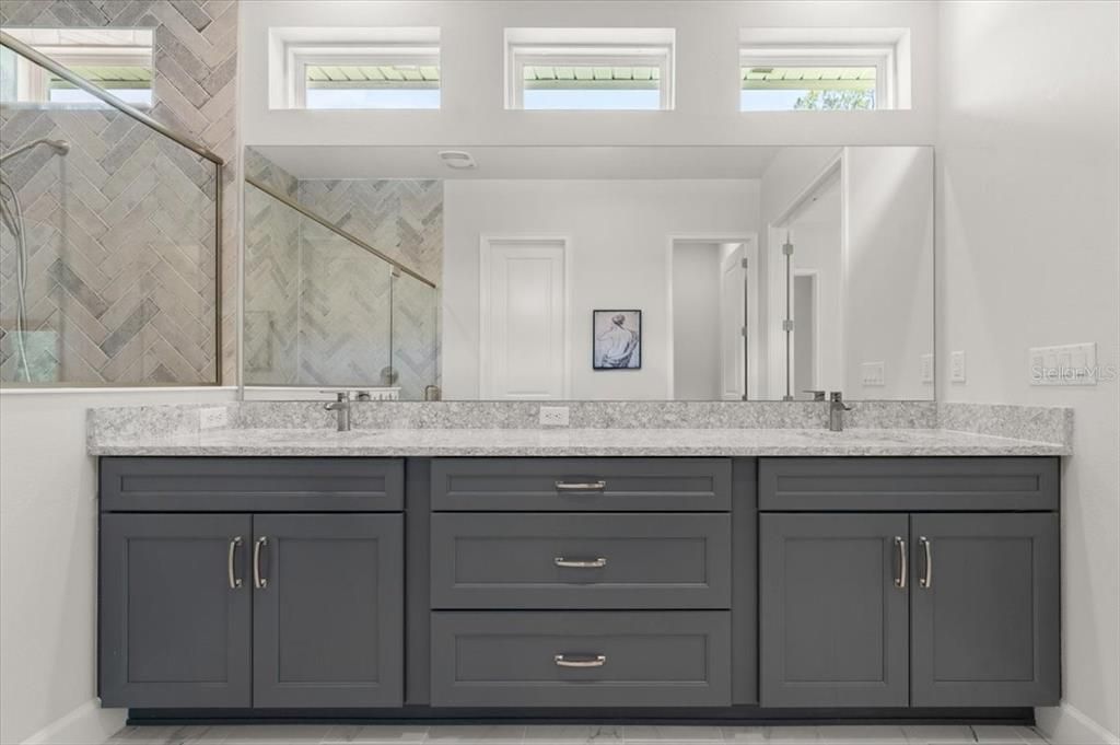 For Sale: $887,500 (4 beds, 3 baths, 2568 Square Feet)