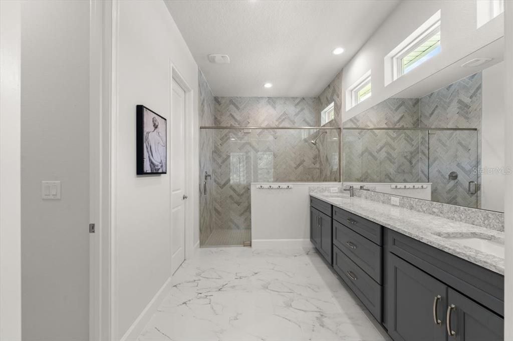 For Sale: $887,500 (4 beds, 3 baths, 2568 Square Feet)