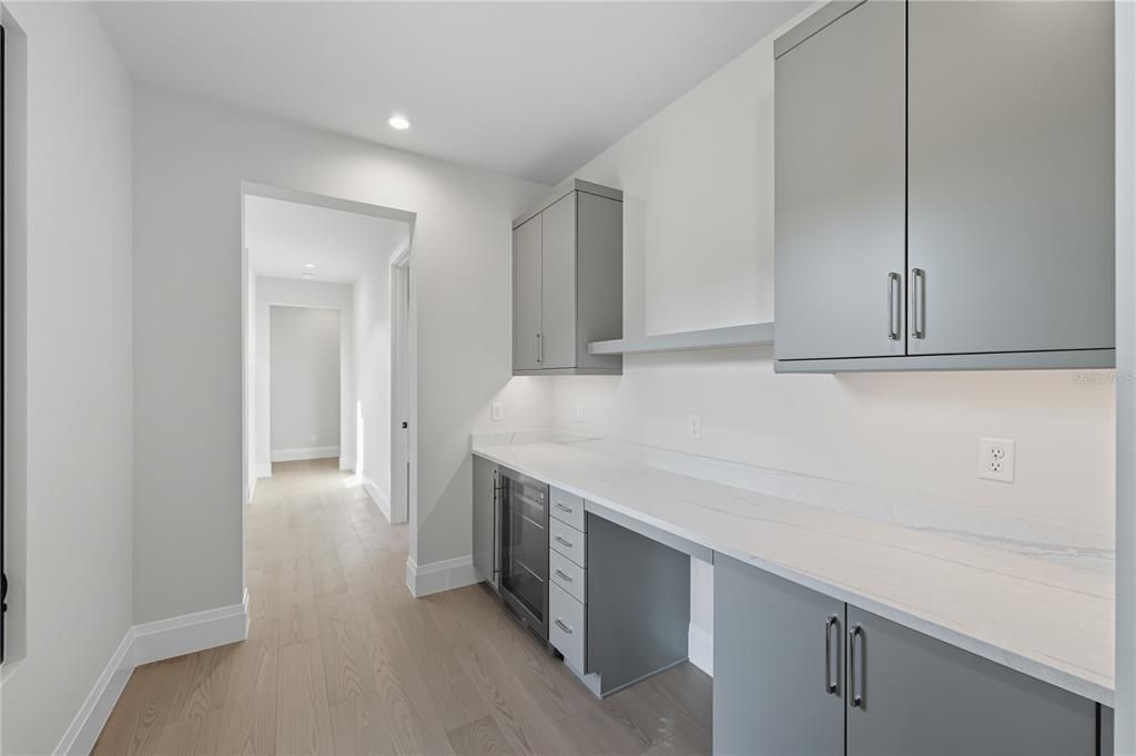 For Sale: $2,890,000 (4 beds, 5 baths, 4688 Square Feet)