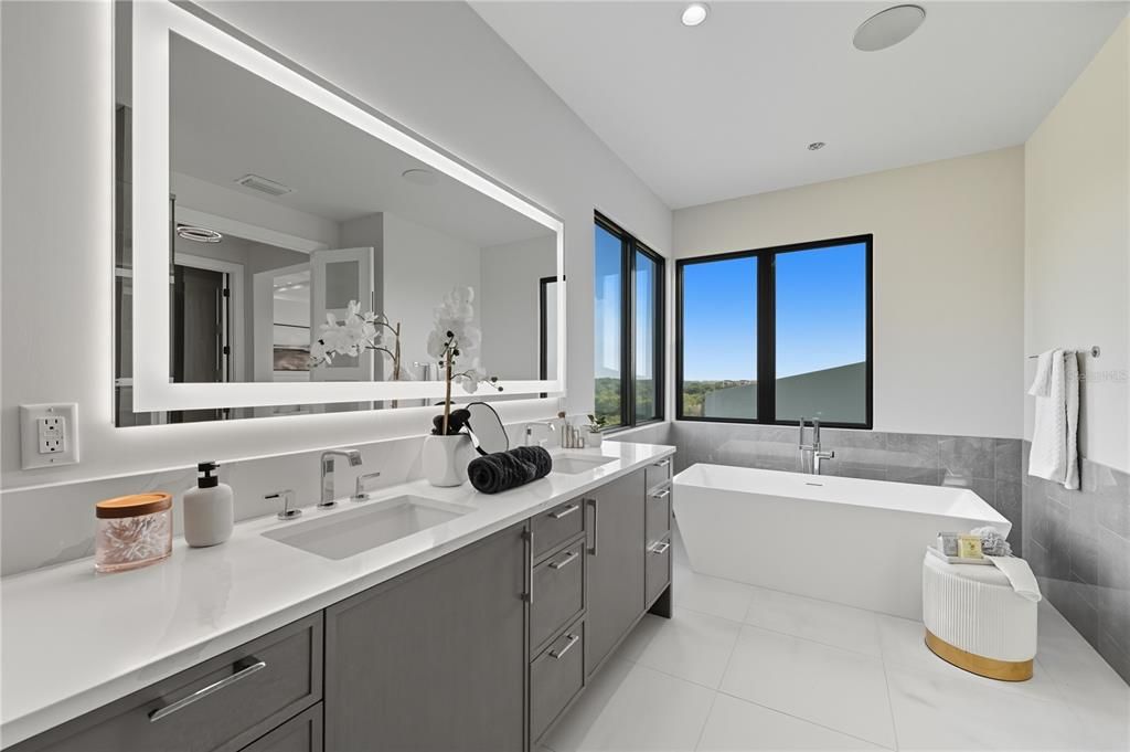 For Sale: $2,890,000 (4 beds, 5 baths, 4688 Square Feet)