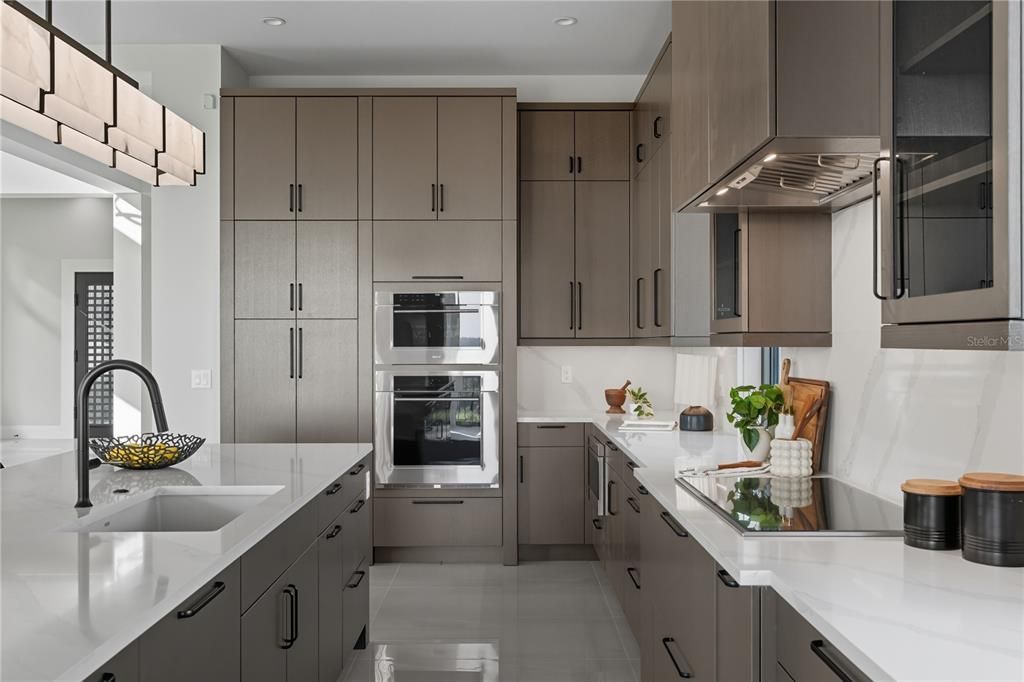 For Sale: $2,890,000 (4 beds, 5 baths, 4688 Square Feet)