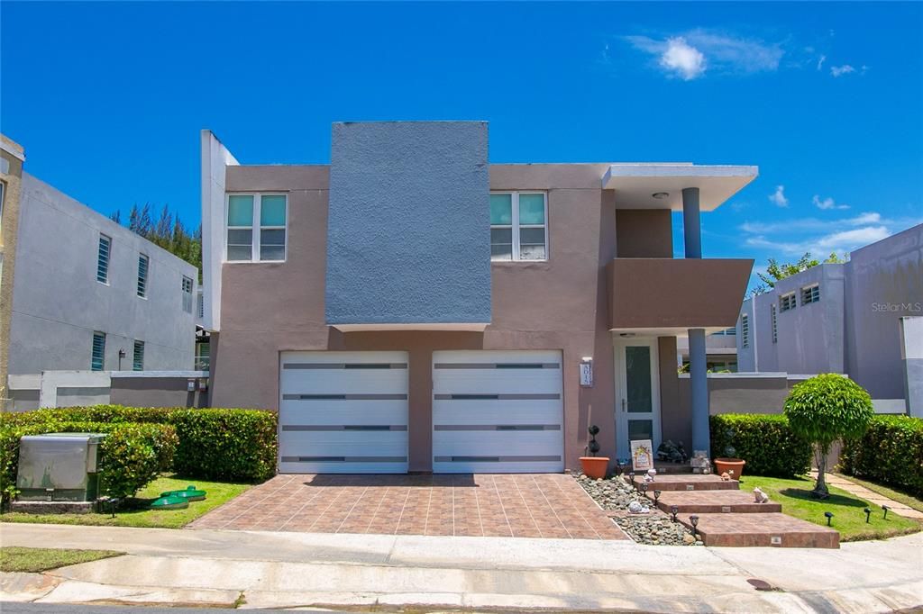 Vendido Recientemente: $420,000 (4 camas, 3 baños, 2600 Pies cuadrados)
