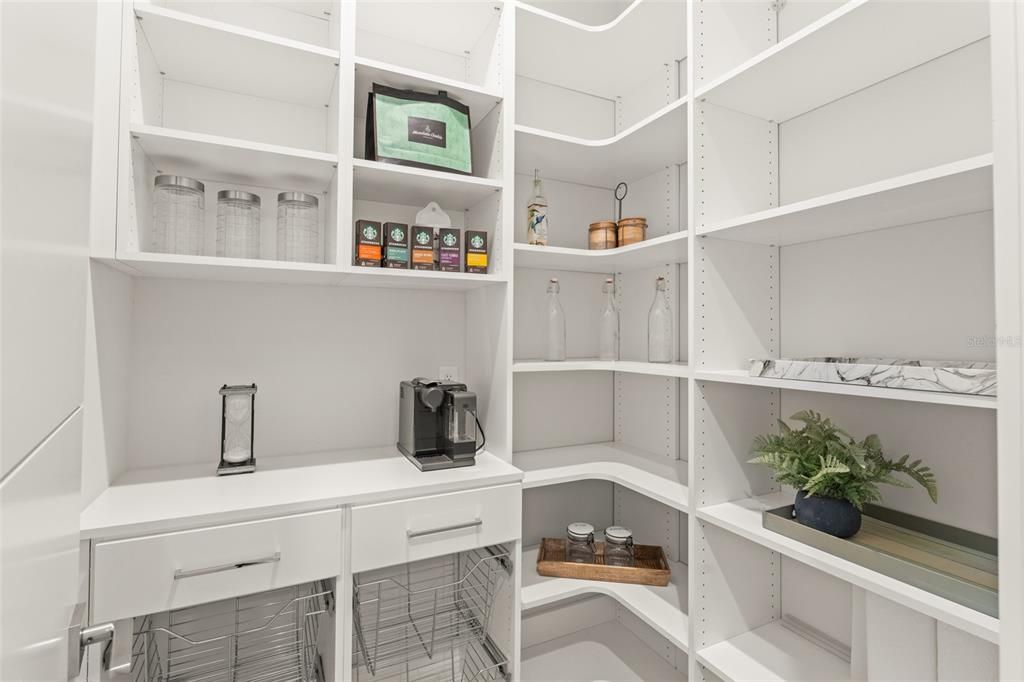 For Sale: $3,389,000 (5 beds, 5 baths, 4518 Square Feet)