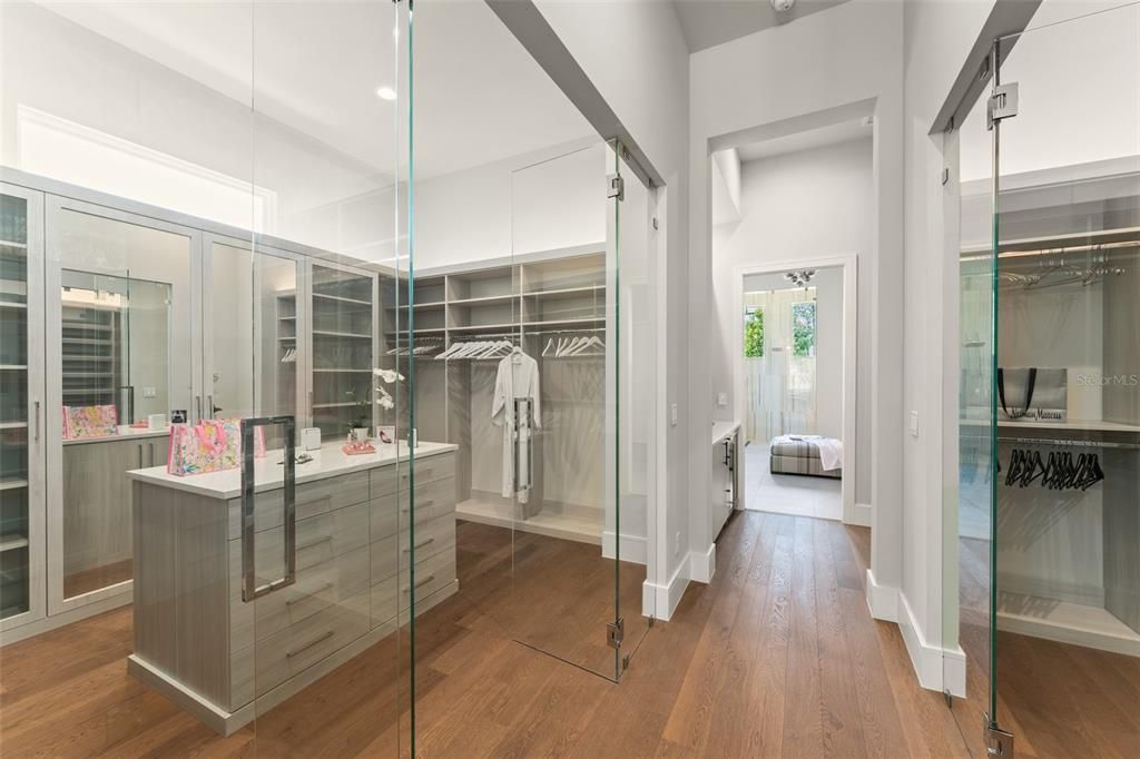 For Sale: $3,389,000 (5 beds, 5 baths, 4518 Square Feet)