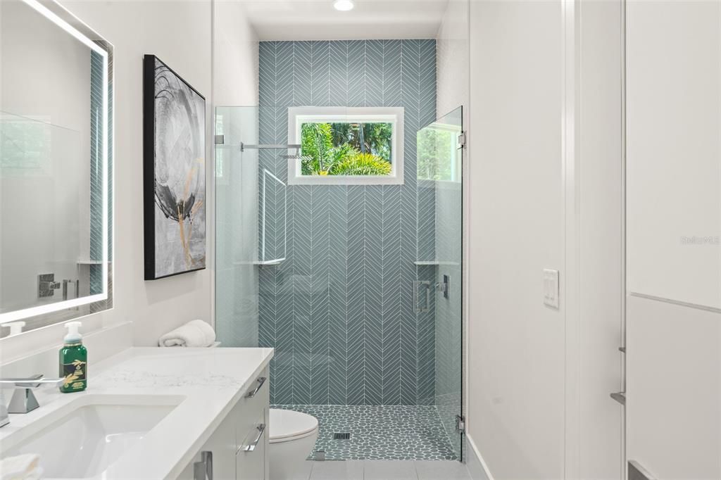 For Sale: $3,389,000 (5 beds, 5 baths, 4518 Square Feet)