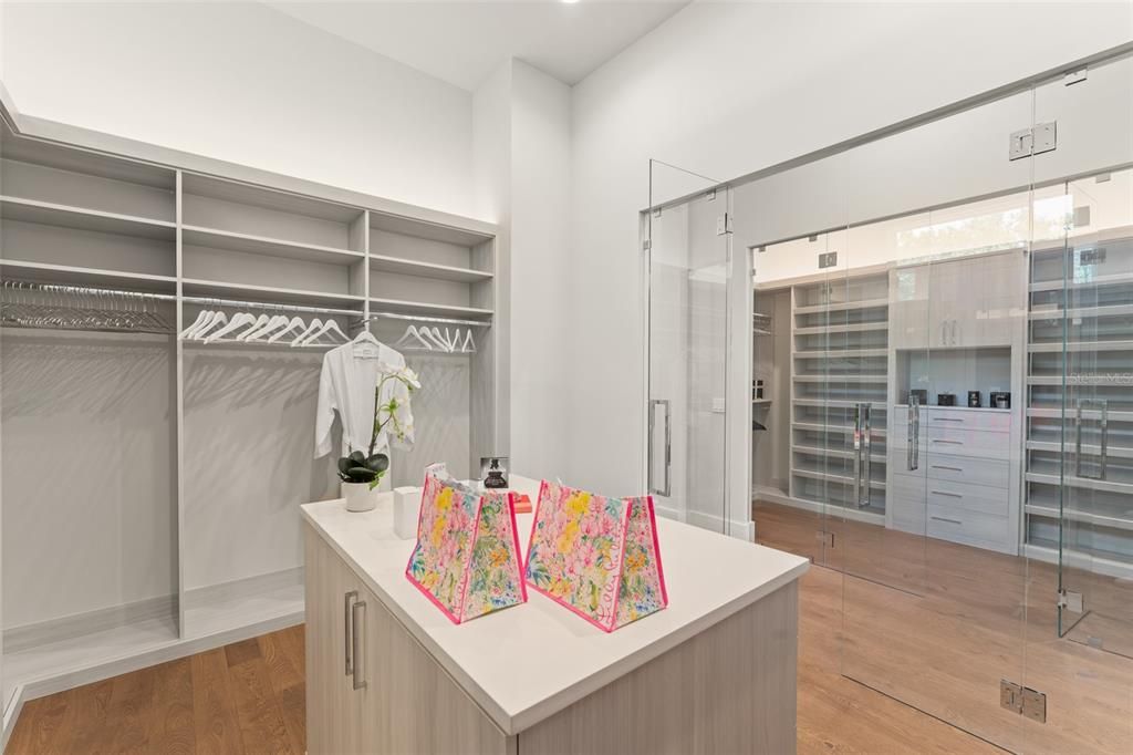 For Sale: $3,389,000 (5 beds, 5 baths, 4518 Square Feet)