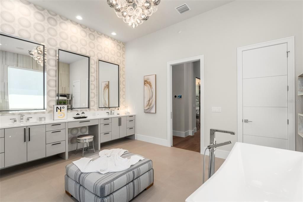 For Sale: $3,389,000 (5 beds, 5 baths, 4518 Square Feet)