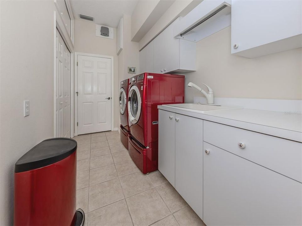 For Sale: $825,000 (3 beds, 3 baths, 2992 Square Feet)