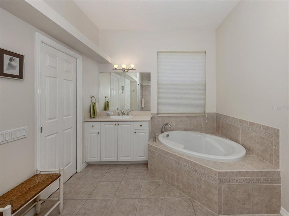 For Sale: $825,000 (3 beds, 3 baths, 2992 Square Feet)