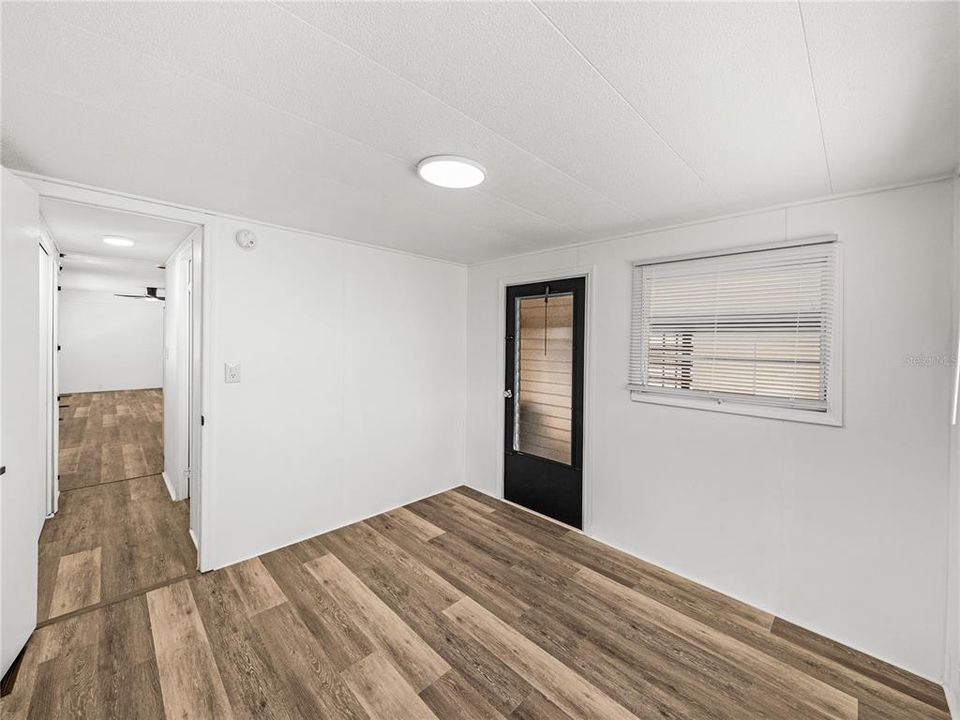 For Sale: $69,922 (2 beds, 2 baths, 865 Square Feet)