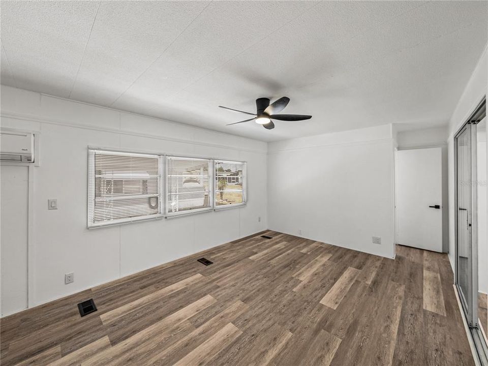 For Sale: $69,922 (2 beds, 2 baths, 865 Square Feet)