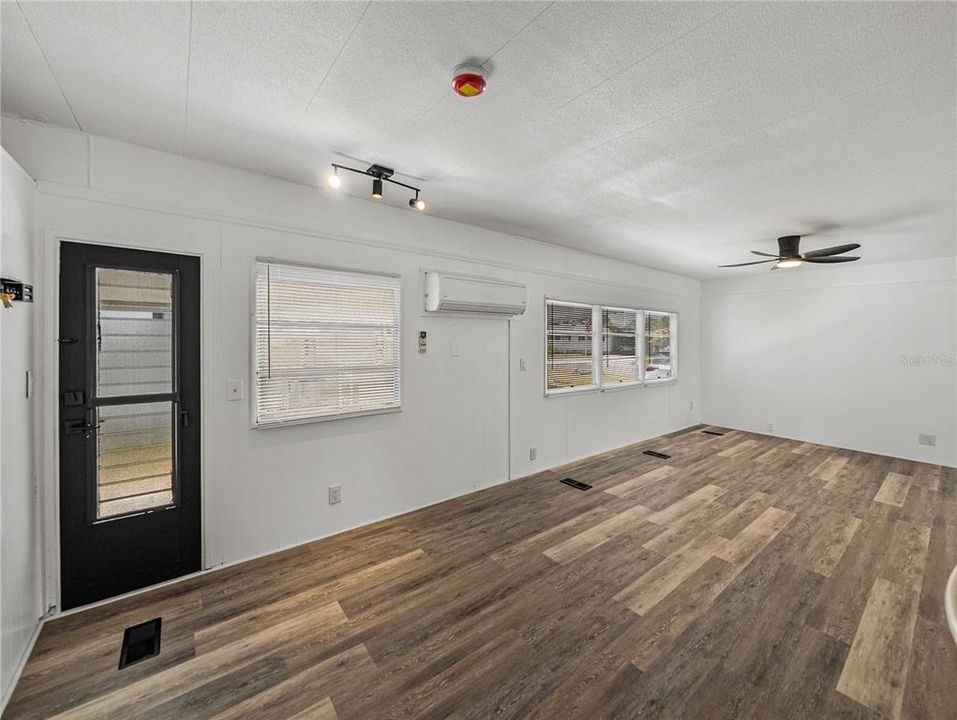 For Sale: $69,922 (2 beds, 2 baths, 865 Square Feet)