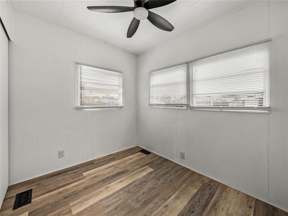 For Sale: $69,922 (2 beds, 2 baths, 865 Square Feet)