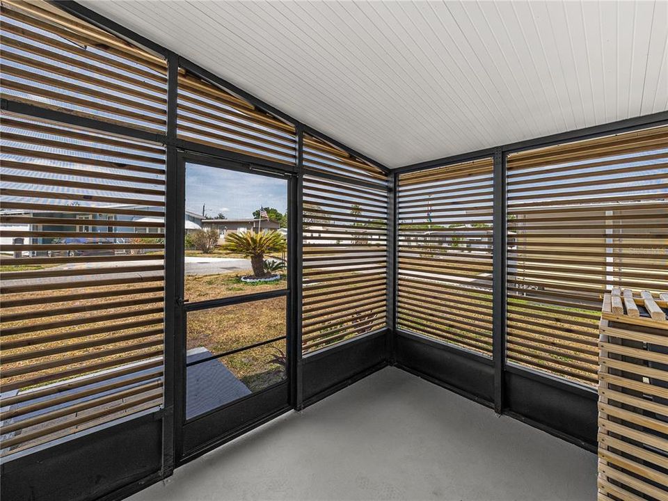 For Sale: $69,922 (2 beds, 2 baths, 865 Square Feet)