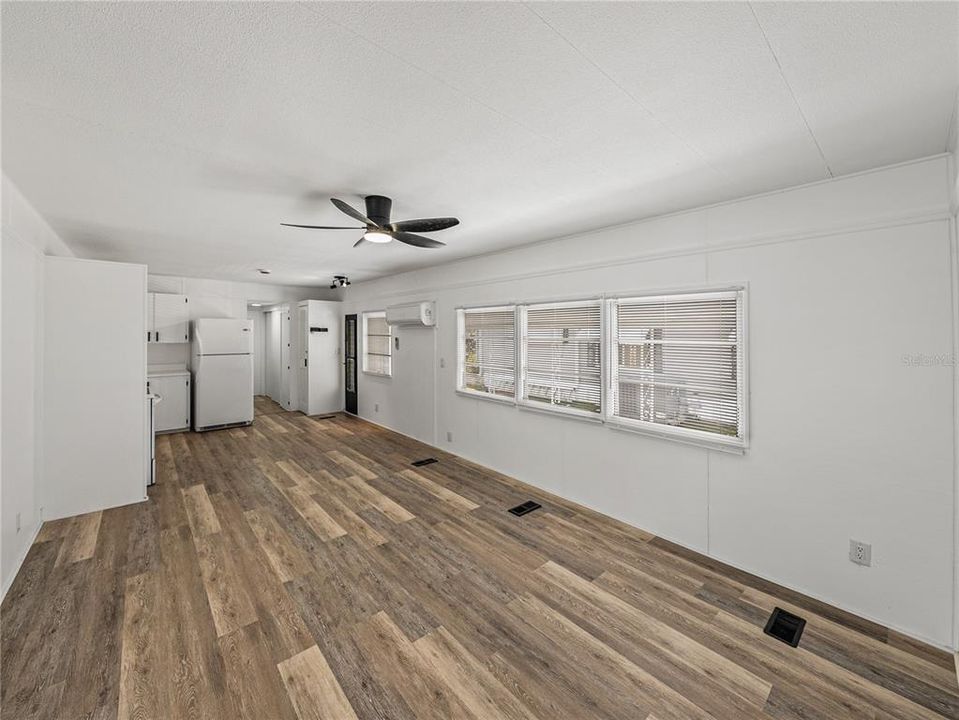 For Sale: $69,922 (2 beds, 2 baths, 865 Square Feet)