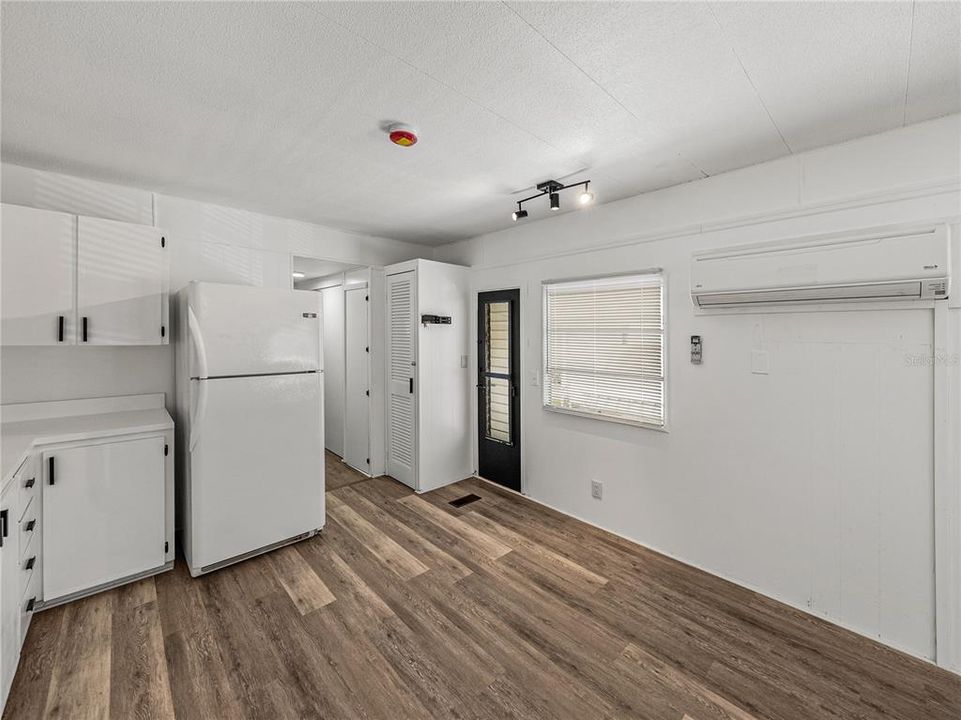 For Sale: $69,922 (2 beds, 2 baths, 865 Square Feet)