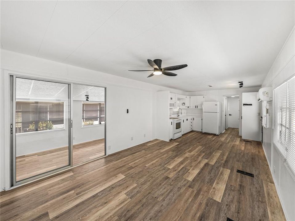 For Sale: $69,922 (2 beds, 2 baths, 865 Square Feet)