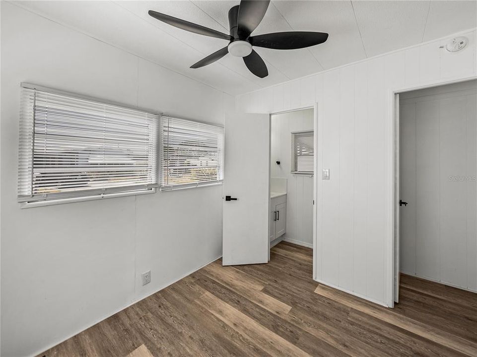 For Sale: $69,922 (2 beds, 2 baths, 865 Square Feet)