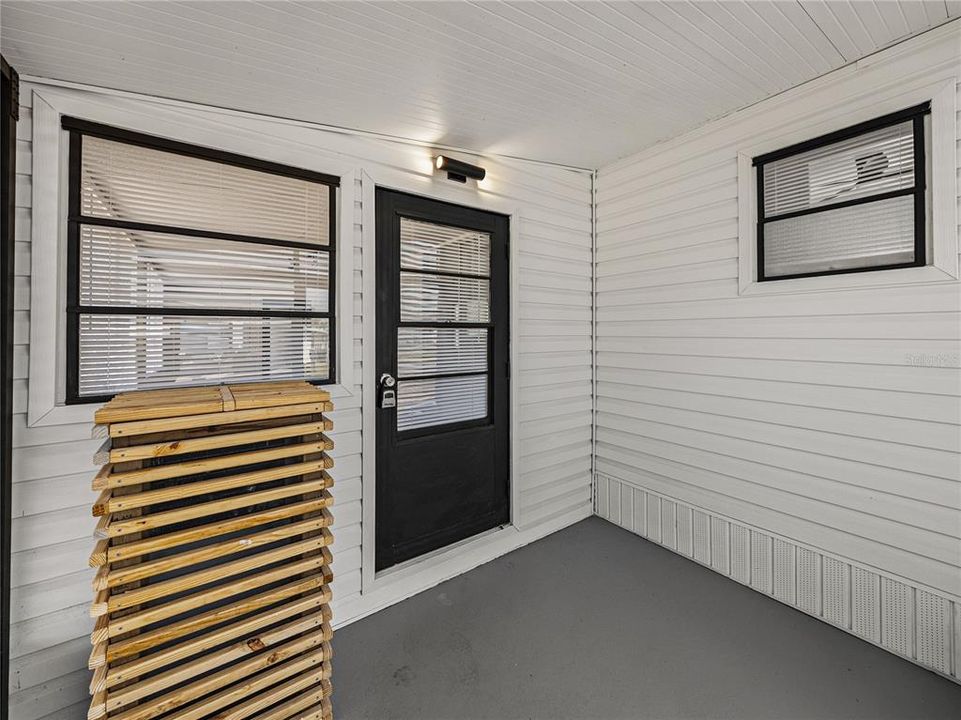 For Sale: $69,922 (2 beds, 2 baths, 865 Square Feet)