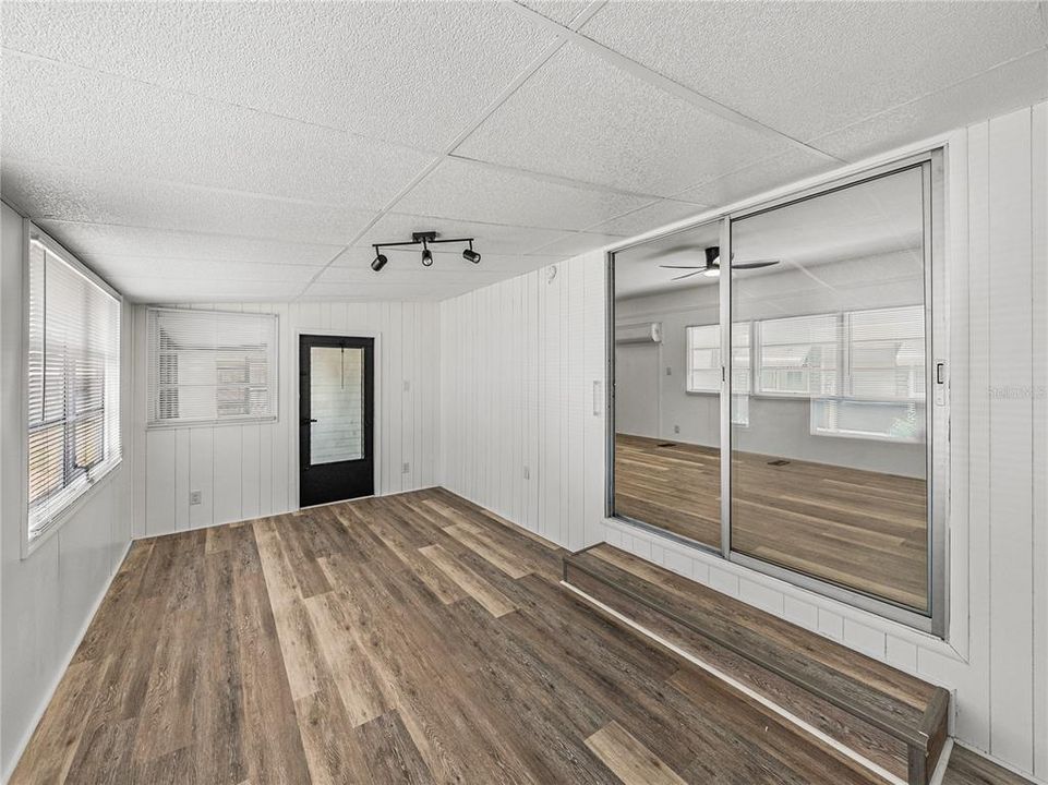 For Sale: $69,922 (2 beds, 2 baths, 865 Square Feet)