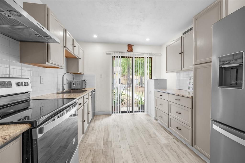 合同活跃: $169,000 (3 贝兹, 2 浴室, 1500 平方英尺)