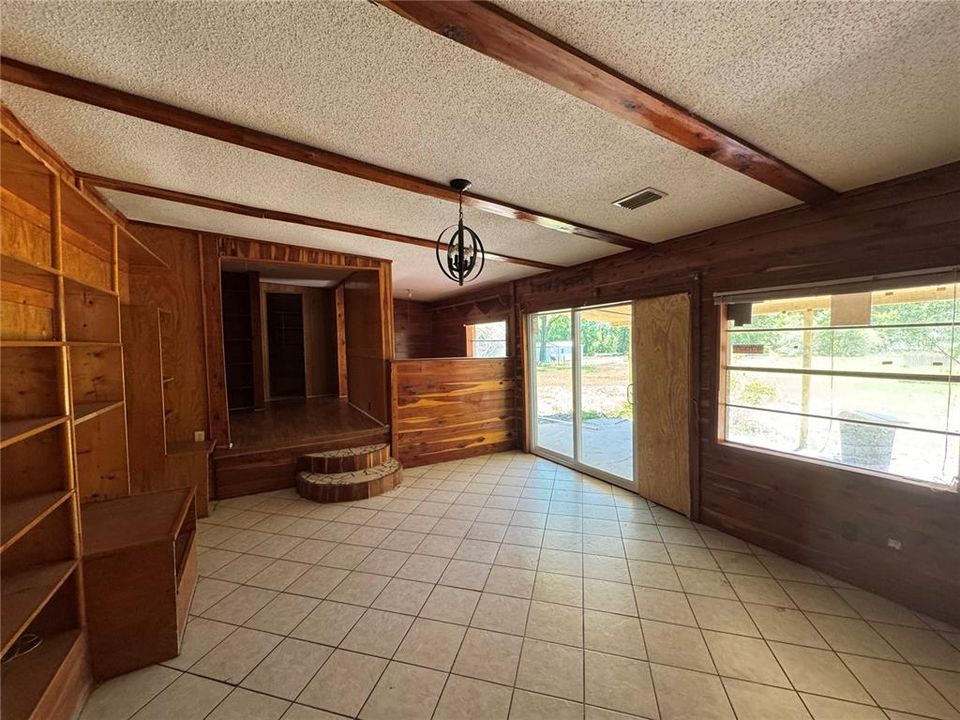 На продажу: $329,000 (5 спален, 4 ванн, 1992 Квадратных фут)