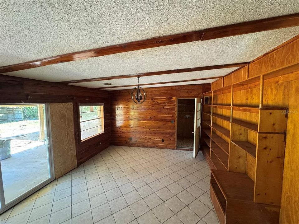 На продажу: $329,000 (5 спален, 4 ванн, 1992 Квадратных фут)