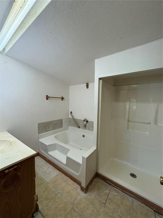 На продажу: $329,000 (5 спален, 4 ванн, 1992 Квадратных фут)