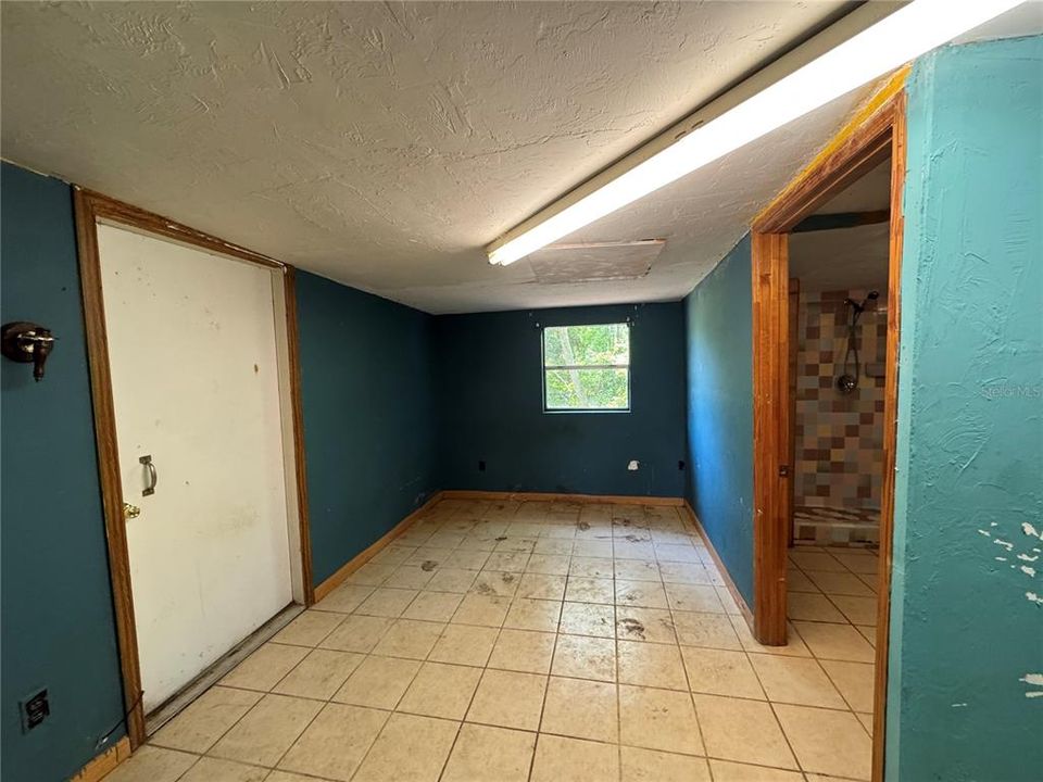 На продажу: $329,000 (5 спален, 4 ванн, 1992 Квадратных фут)