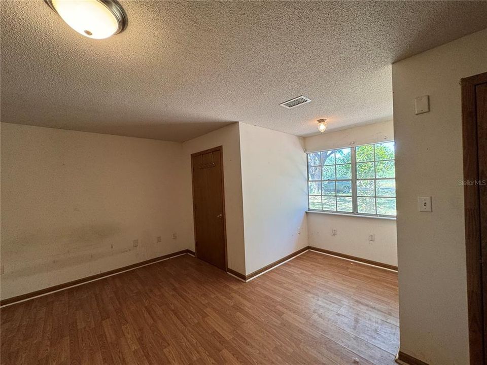 На продажу: $329,000 (5 спален, 4 ванн, 1992 Квадратных фут)