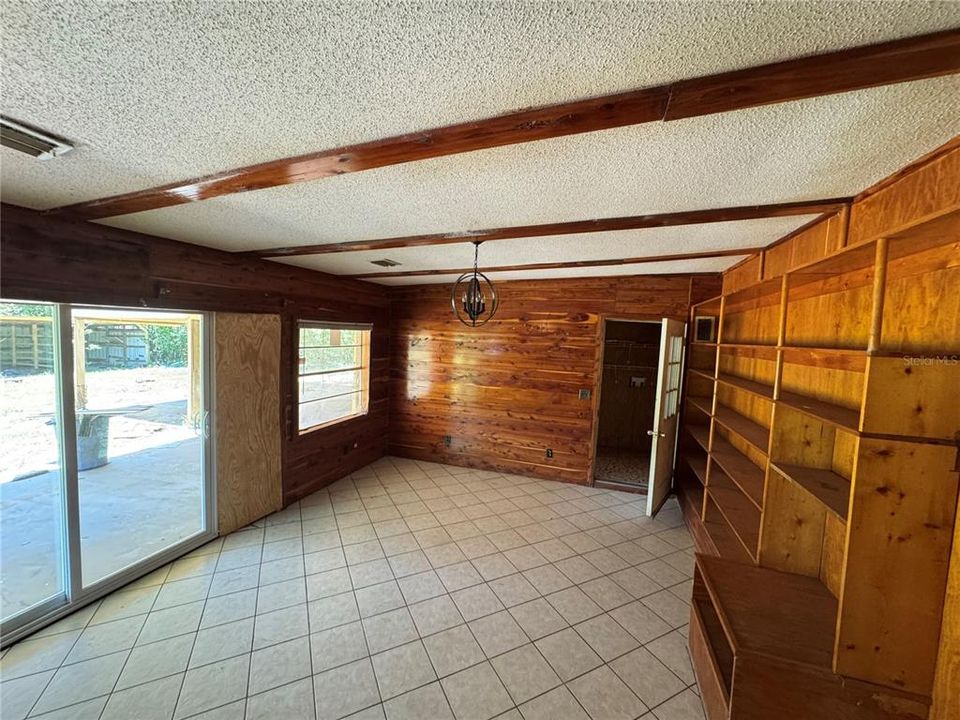 На продажу: $329,000 (5 спален, 4 ванн, 1992 Квадратных фут)