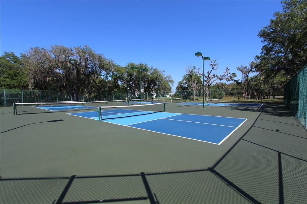 Active With Contract: $205,000 (2 beds, 2 baths, 1155 Square Feet)