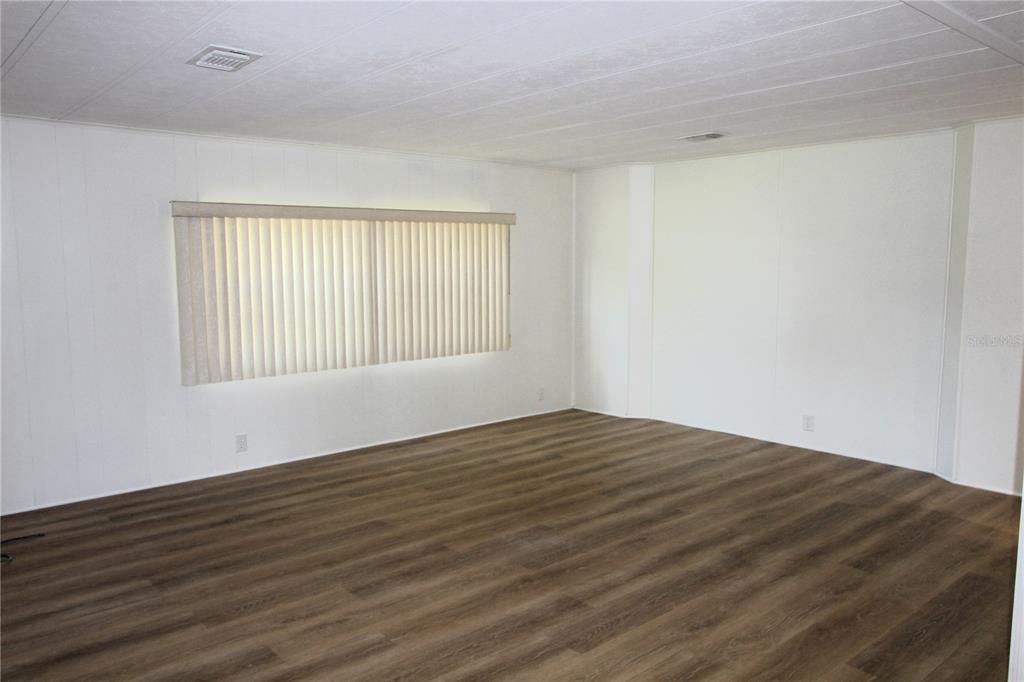 Active With Contract: $205,000 (2 beds, 2 baths, 1155 Square Feet)