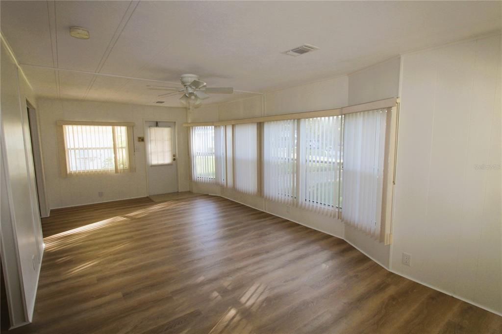 Active With Contract: $205,000 (2 beds, 2 baths, 1155 Square Feet)