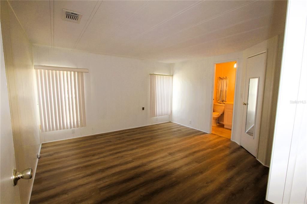 Active With Contract: $205,000 (2 beds, 2 baths, 1155 Square Feet)