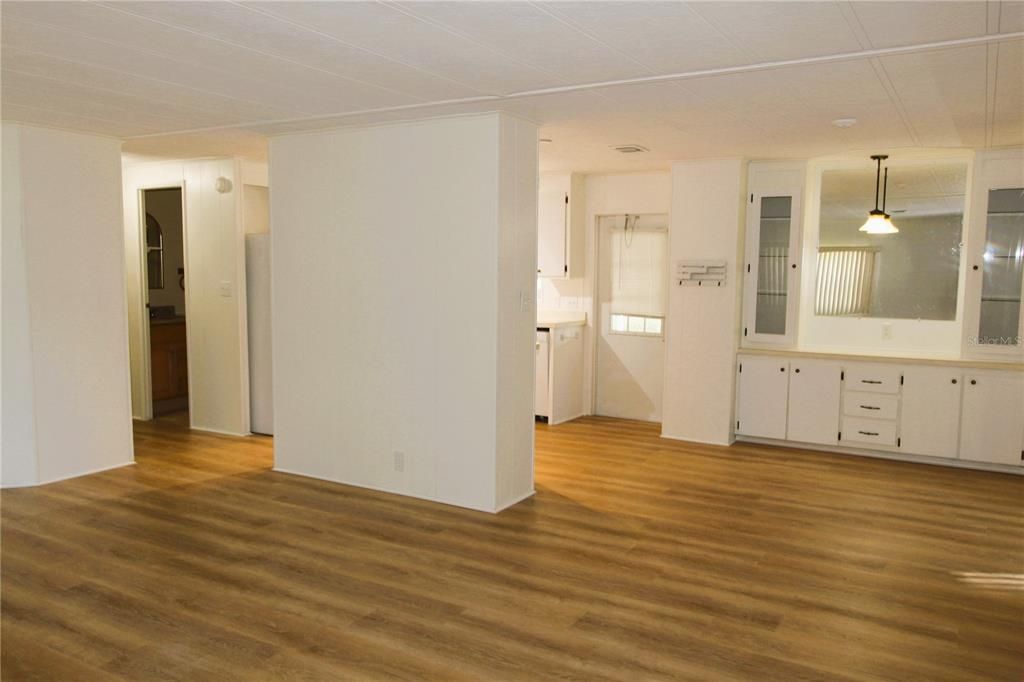 Active With Contract: $205,000 (2 beds, 2 baths, 1155 Square Feet)