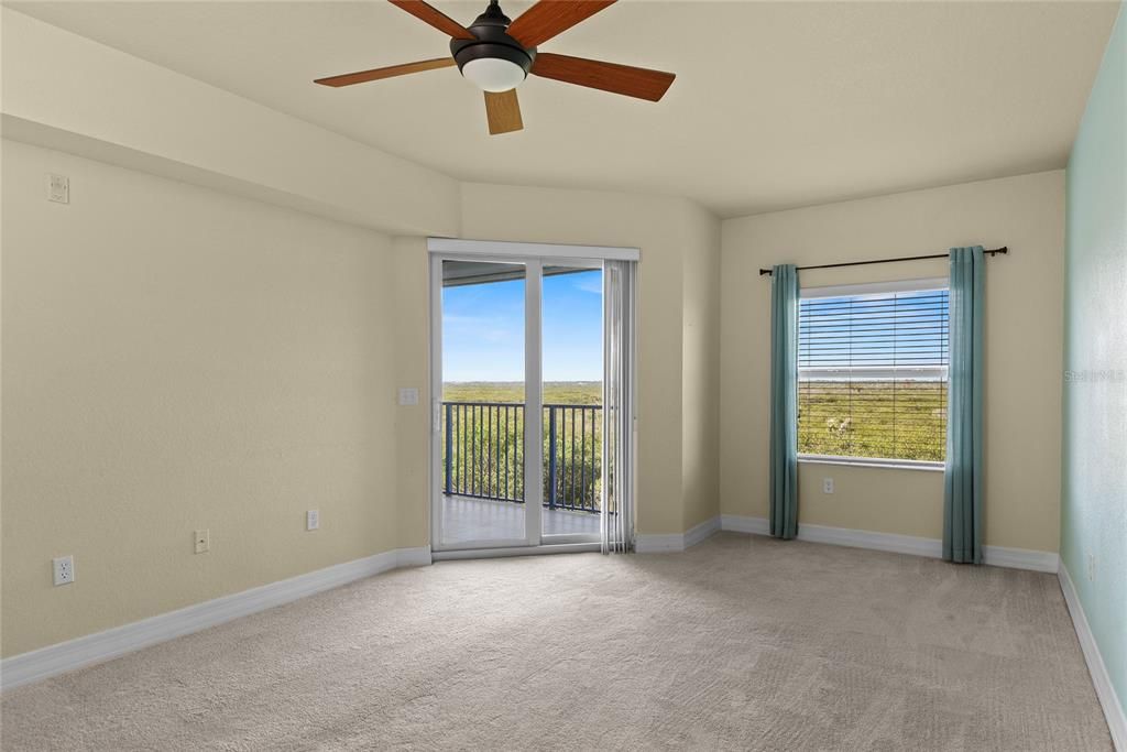 Activo con contrato: $439,000 (3 camas, 2 baños, 1600 Pies cuadrados)