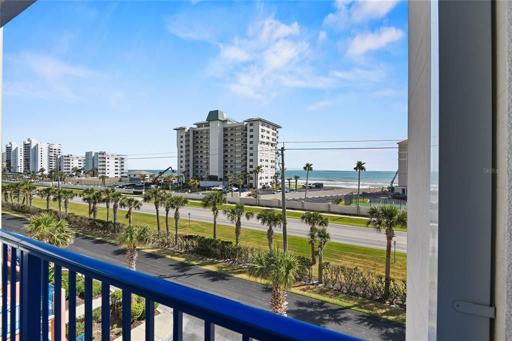 Activo con contrato: $439,000 (3 camas, 2 baños, 1600 Pies cuadrados)