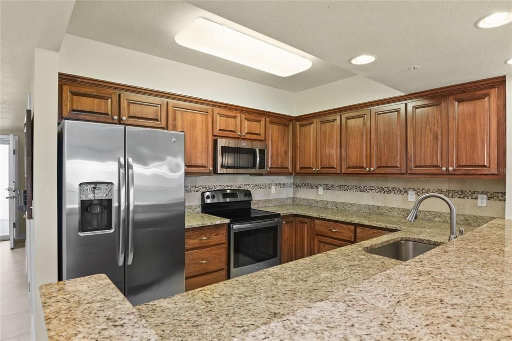 Activo con contrato: $439,000 (3 camas, 2 baños, 1600 Pies cuadrados)