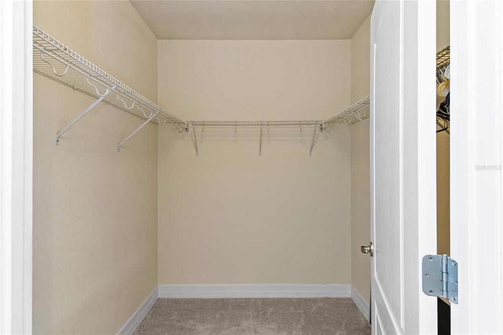 Activo con contrato: $439,000 (3 camas, 2 baños, 1600 Pies cuadrados)