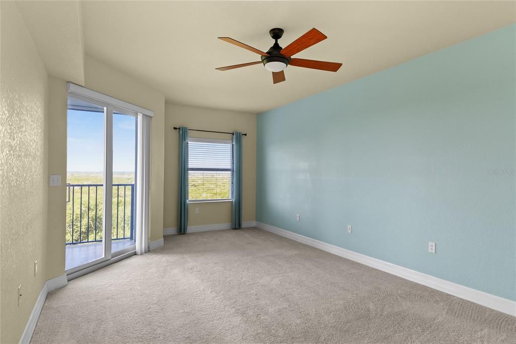 Activo con contrato: $439,000 (3 camas, 2 baños, 1600 Pies cuadrados)