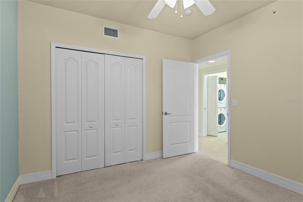 Activo con contrato: $439,000 (3 camas, 2 baños, 1600 Pies cuadrados)