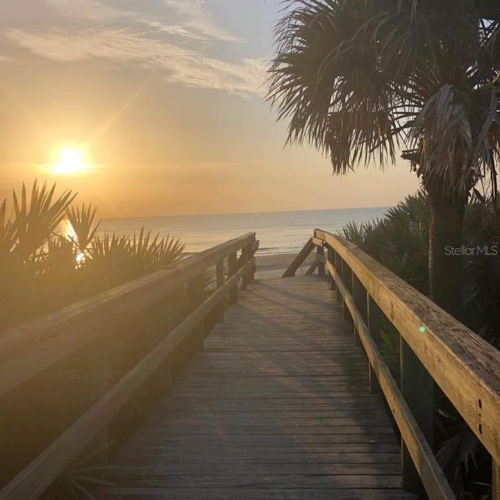 Activo con contrato: $439,000 (3 camas, 2 baños, 1600 Pies cuadrados)