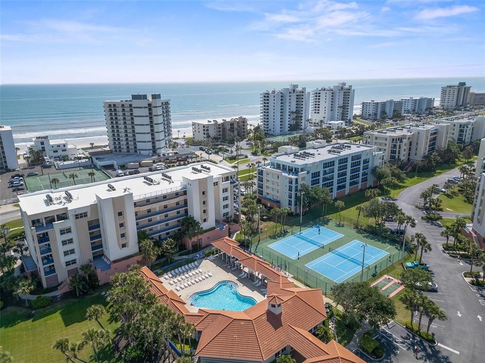 Activo con contrato: $439,000 (3 camas, 2 baños, 1600 Pies cuadrados)