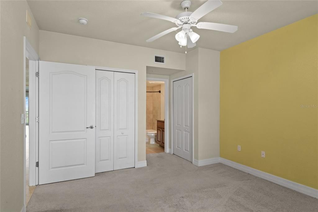 Activo con contrato: $439,000 (3 camas, 2 baños, 1600 Pies cuadrados)