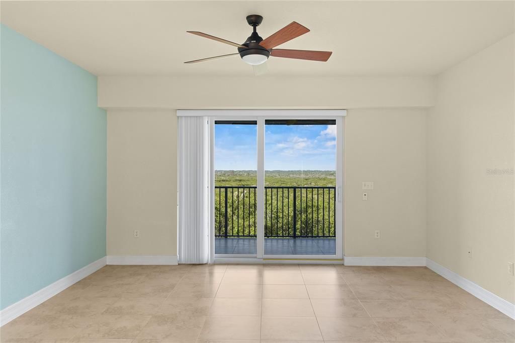 Activo con contrato: $439,000 (3 camas, 2 baños, 1600 Pies cuadrados)