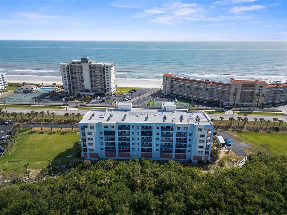 Activo con contrato: $439,000 (3 camas, 2 baños, 1600 Pies cuadrados)