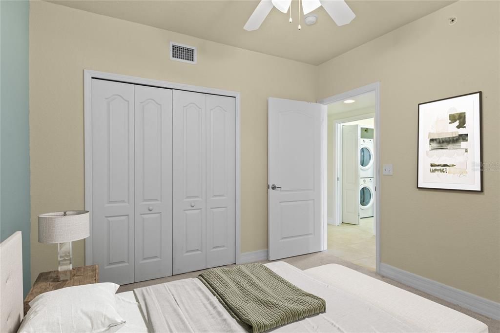 Activo con contrato: $439,000 (3 camas, 2 baños, 1600 Pies cuadrados)