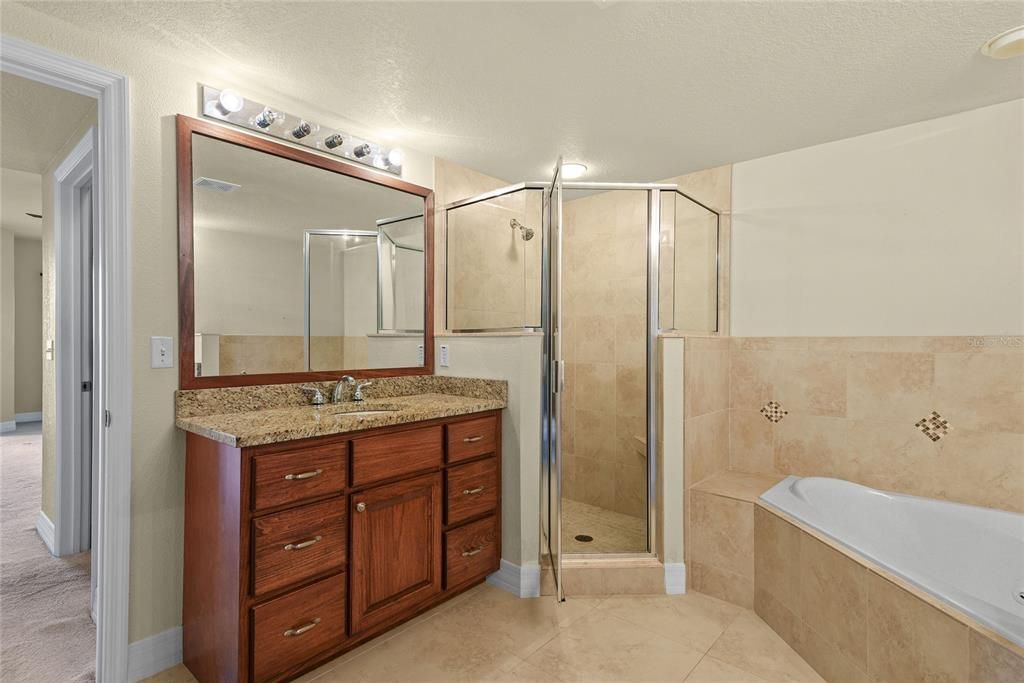 Activo con contrato: $439,000 (3 camas, 2 baños, 1600 Pies cuadrados)